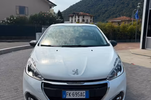 Peugeot 208 1.2 “NEOPATENTATI”