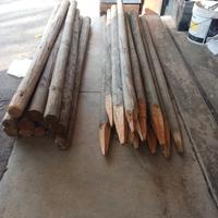 Pali in legno per recinzione 