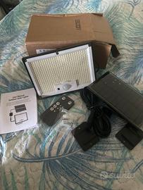 Faro LED solare da esterno con sensore crepuscolar