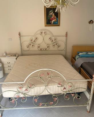 Letto in ferro pieno