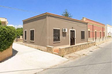 Casa indipendente con spazio esterno