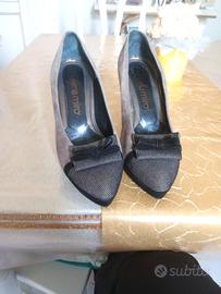 scarpe décolleté scamosciate con zeppa 
