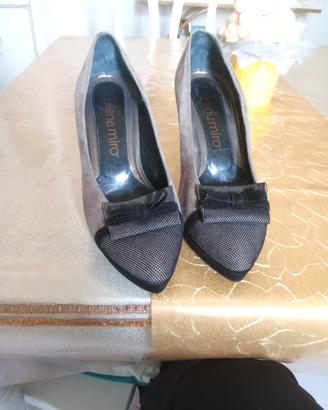 scarpe décolleté scamosciate con zeppa 