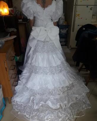 Abito da sposa Marca Nuvolette – Stile:Principessa