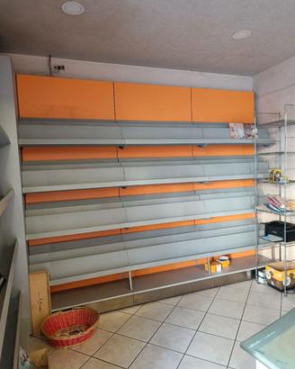 Scaffalatura espositiva 4x3m con angolo
