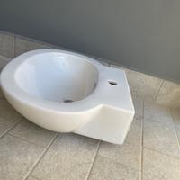 Lavandino bagno sospeso