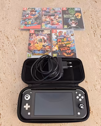 Nintendo switch lite con 5 giochi e microSD 64gb