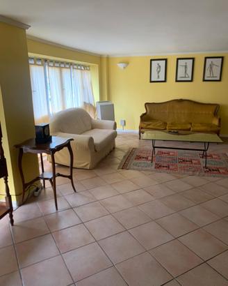 Cagliari, via Cocco Ortu, ufficio al piano primo