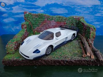 Diorama con Maserati 1 43
