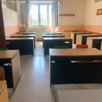 arredamento per scuola ( banchi, sedie, eccetera)