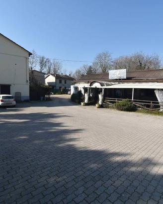 Attività / Licenza di 1155 m² con più di 5 locali 
