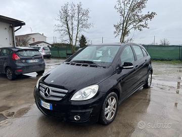 Mercedes-benz B 180 160 AUTOMATIC Sport, Adattamen