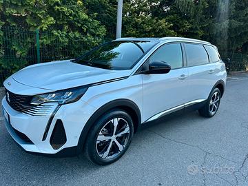 Peugeot 5008 posti 7 anno 2023 km 58000