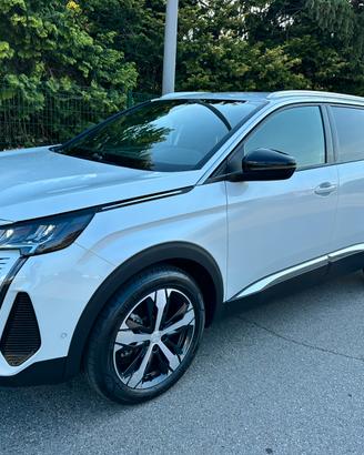 Peugeot 5008 posti 7 anno 2023 km 58000