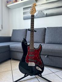 Chitarra elettrica tipo Stratocaster più custodia