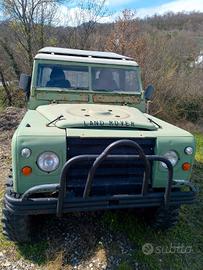 veicolo Land Rover Defender