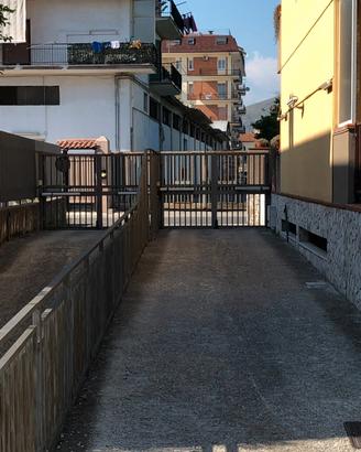 Deposito laboratorio con ufficio in parco chiuso