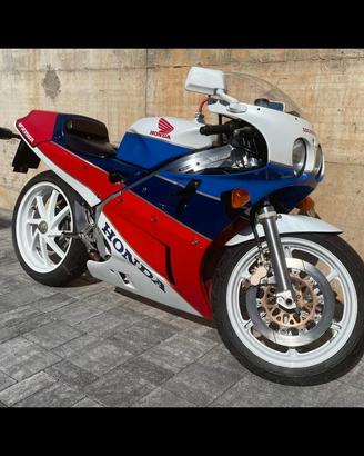 Honda Rc30