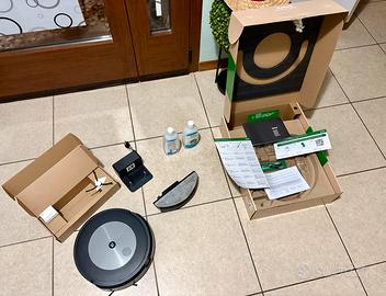 Robot aspirapolvere e lavapavimenti