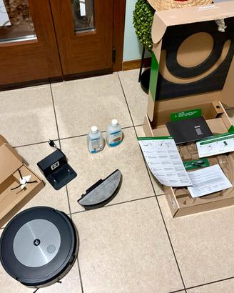 Robot aspirapolvere e lavapavimenti