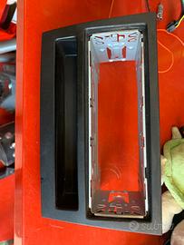 Mascherina autoradio Opel con cablaggi.