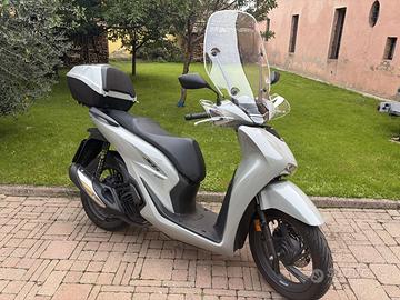 Honda SH 150i ABS Pearl Falcon Gray