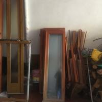 Due porte finestre,un'anta, una finestra in legno