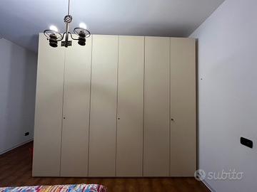 Armadio spazioso per camera da letto