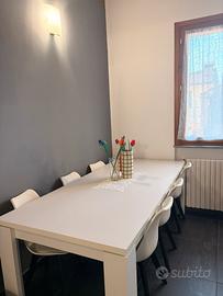 Tavolo in legno bianco