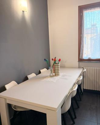 Tavolo in legno bianco