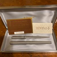 Penne parker, 1 made in  USA 1 England