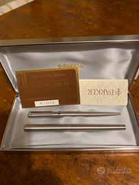 Penne parker, 1 made in  USA 1 England