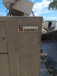 Macchina refrigeratrice per impianti aria condizio