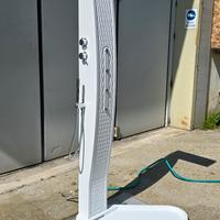 doccia per piscina in corian