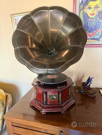 Grammofono a manovella stile His Master's Voice HM