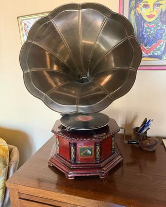 Grammofono a manovella stile His Master's Voice HM