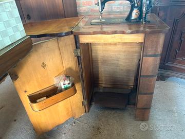 Macchina da cucire vintage  Naumann con Mobiletto