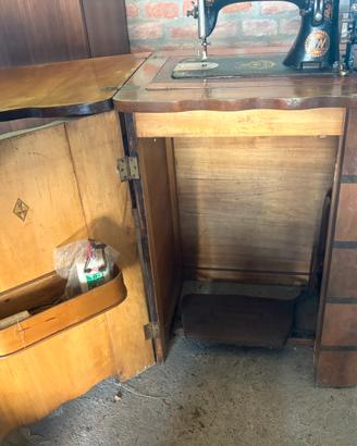 Macchina da cucire vintage  Naumann con Mobiletto