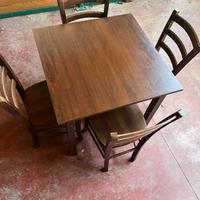 Tavolo e sedie da ristorante!
