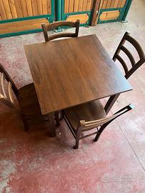Tavolo e sedie da ristorante!