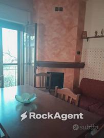 Casa indipendente di 200 m² con 3 locali e box aut