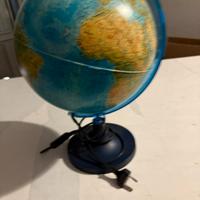 Mappamondo illuminato