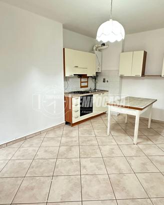 Bilocale al piano terra con spazio esterno e posto