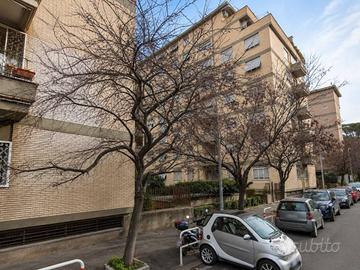 Stanza in appartamento di 110 m² a Roma