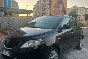 Lancia ypsilon super accessoriata
