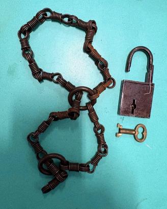 Catenelle manette e lucchetto e chiave carabinieri