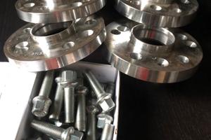 KIT 4 DISTANZIALI 5x112 20+16mm CON BULLONI