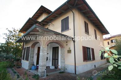 Splendida casa singola di ampia metratura con giar
