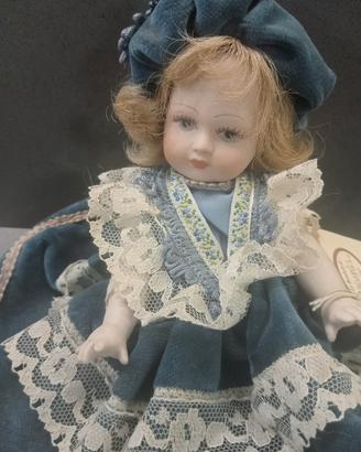 Bambola di porcellana da collezione 
