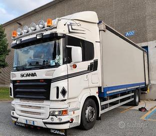 scania R270